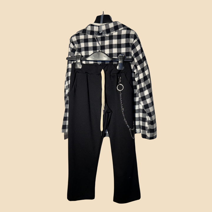 Completo con camicia a quadri bianco/nero e pantalone nero