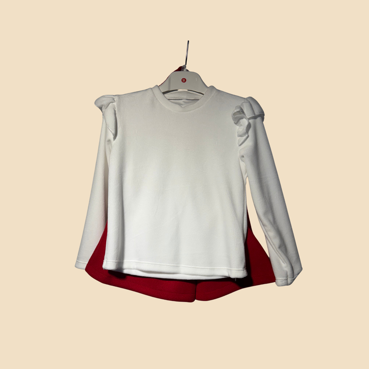 Completo maglia bianca con ruches e gonna rossa elegante
