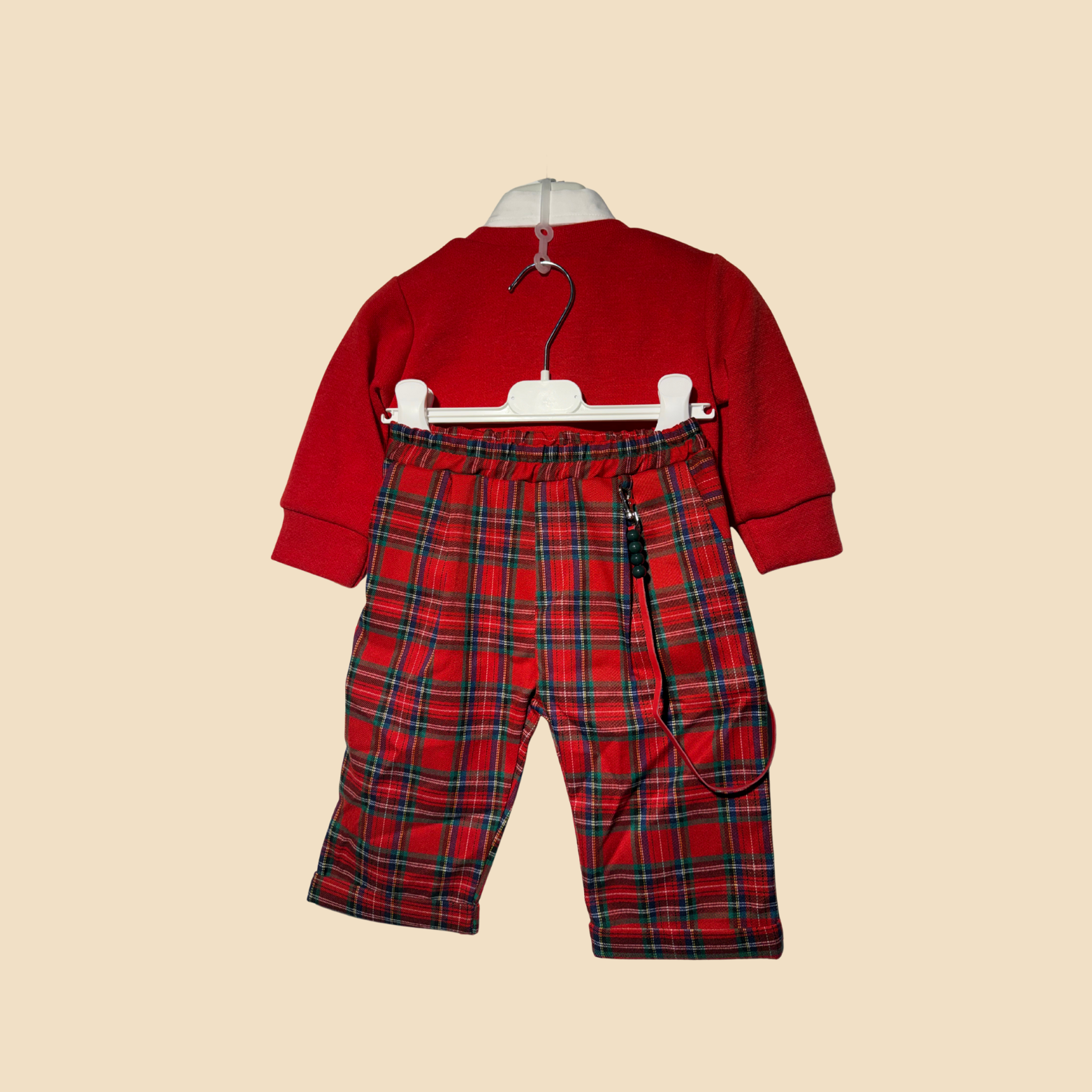 Completo tartan rosso con maglia orsetto