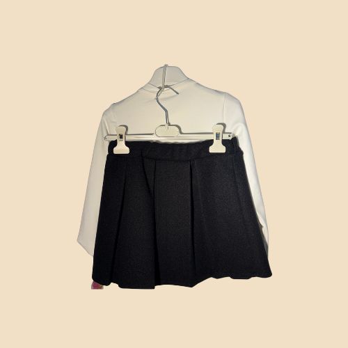 Completo Elegante Bambina – Maglia Panna con Gilet Nero e Gonna