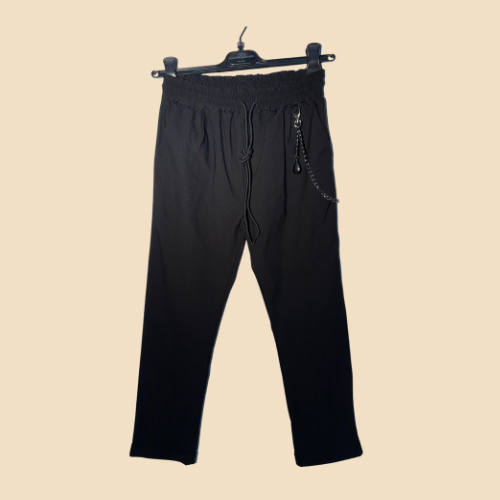Pantalone nero da bambino con coulisse e dettaglio chain