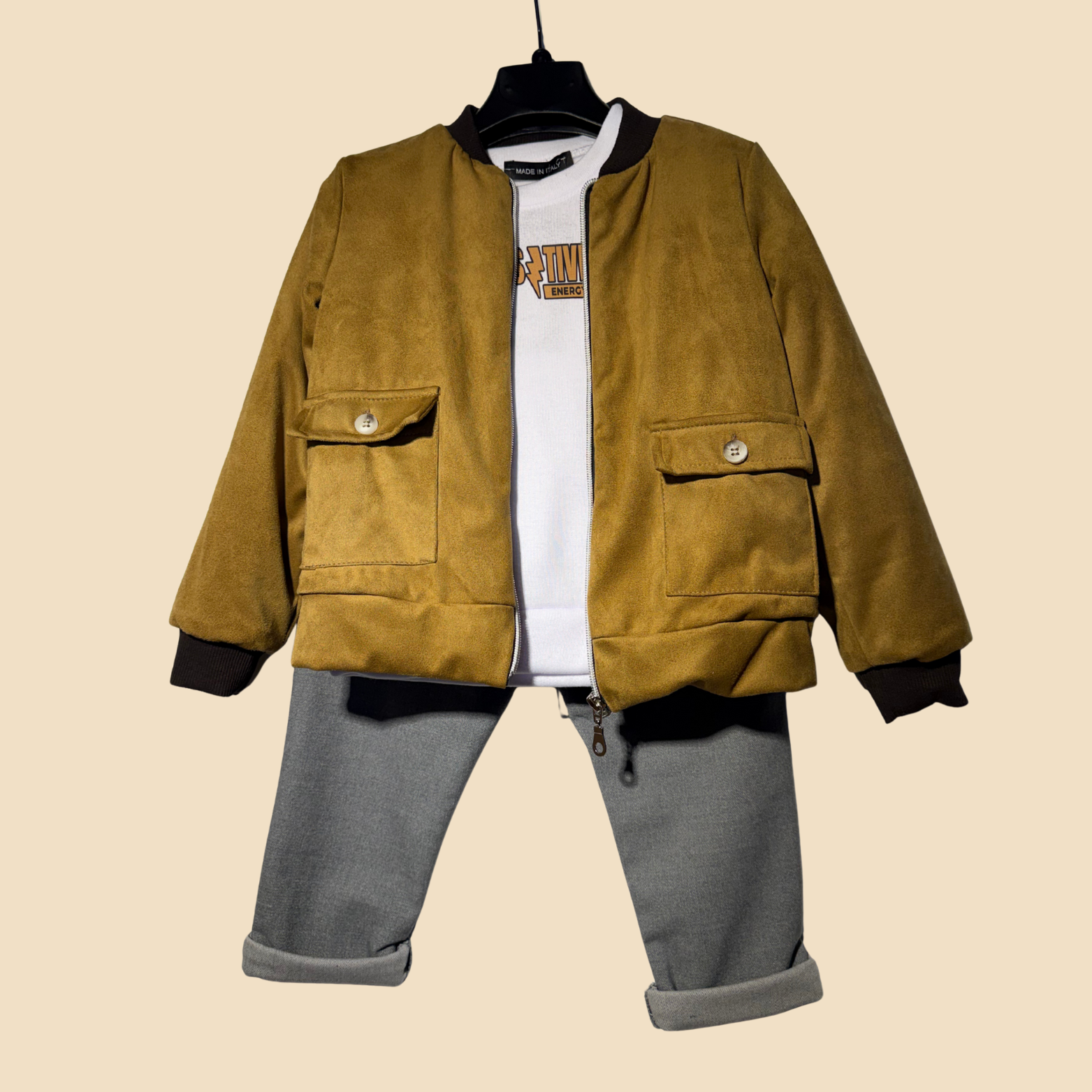 Completo 3 Pezzi – Bomber Scamosciato, T-Shirt & Pantalone