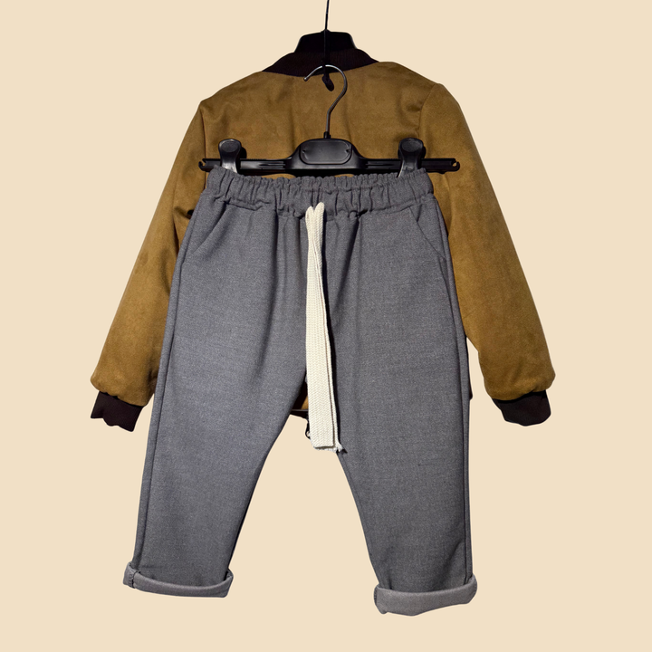 Completo 3 Pezzi – Bomber Scamosciato, T-Shirt & Pantalone