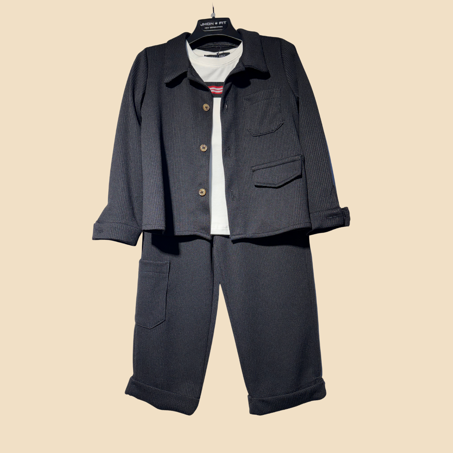 Completo in Tessuto Strutturato Nero – Giacca & Pantalone